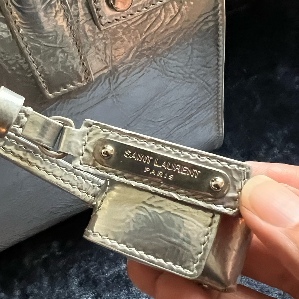 SAINT LAURENT LEATHER SAC DE JOUR! PRISTINE! SILVER CRACKLED LEATHER! WORN ONCE! - Picture 10 of 13